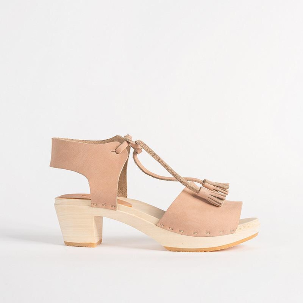 Bryr Hannah Spanish toe mid heel in blush size 38